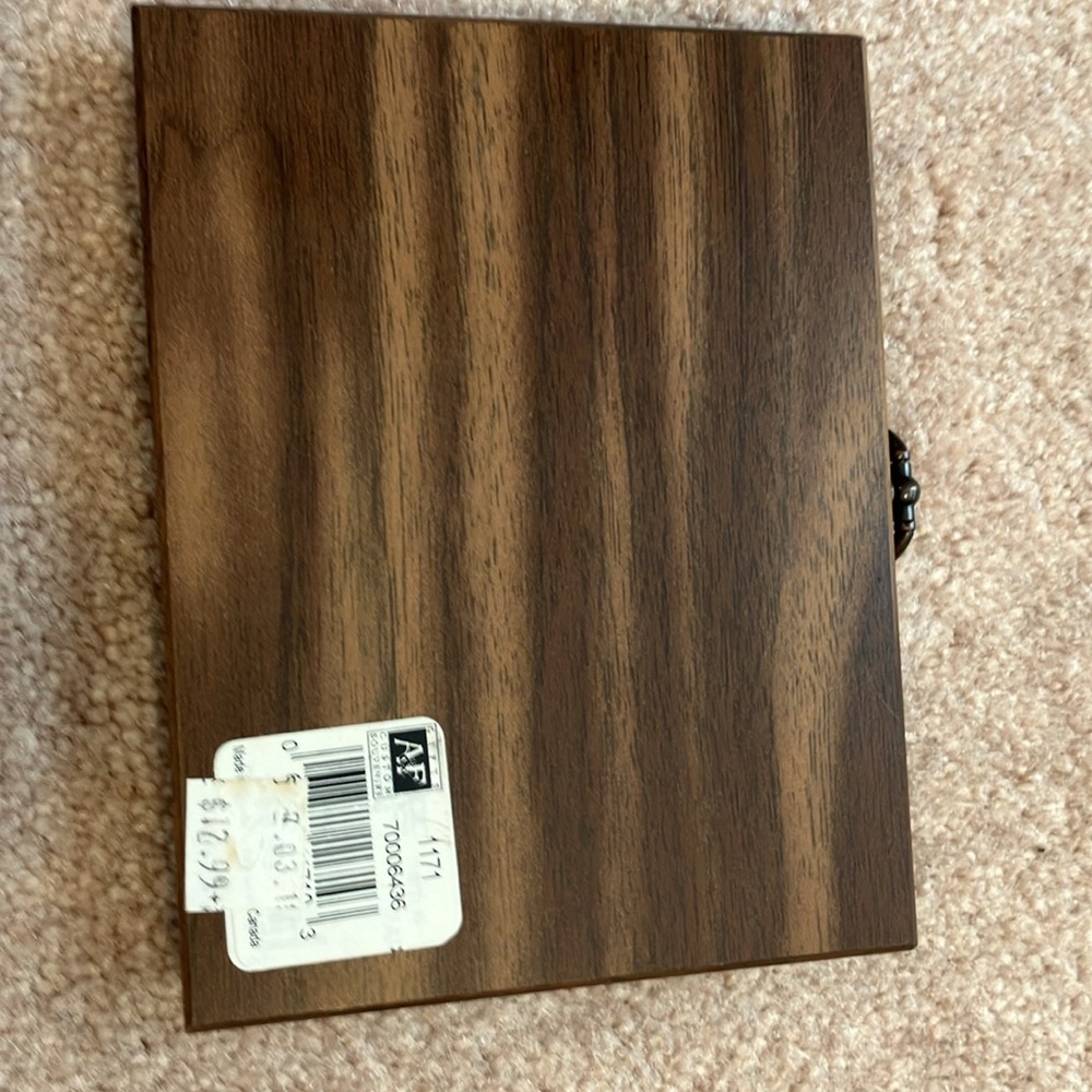 2 picture frames 1 decor - Picture 7 of 7